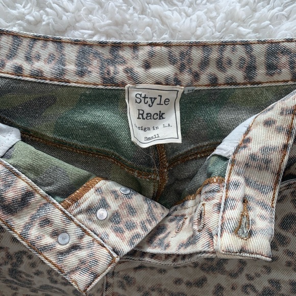 VICI LEOPARD DISTRESSED JEANS - Picture 2 of 5